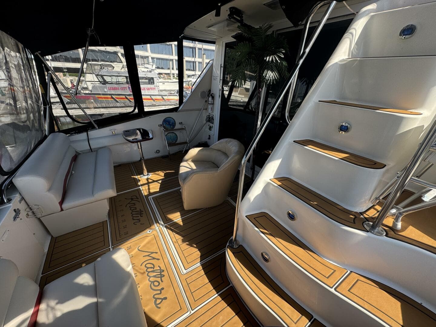 1998 Sea Ray 550 Sedan Bridge — photo 13