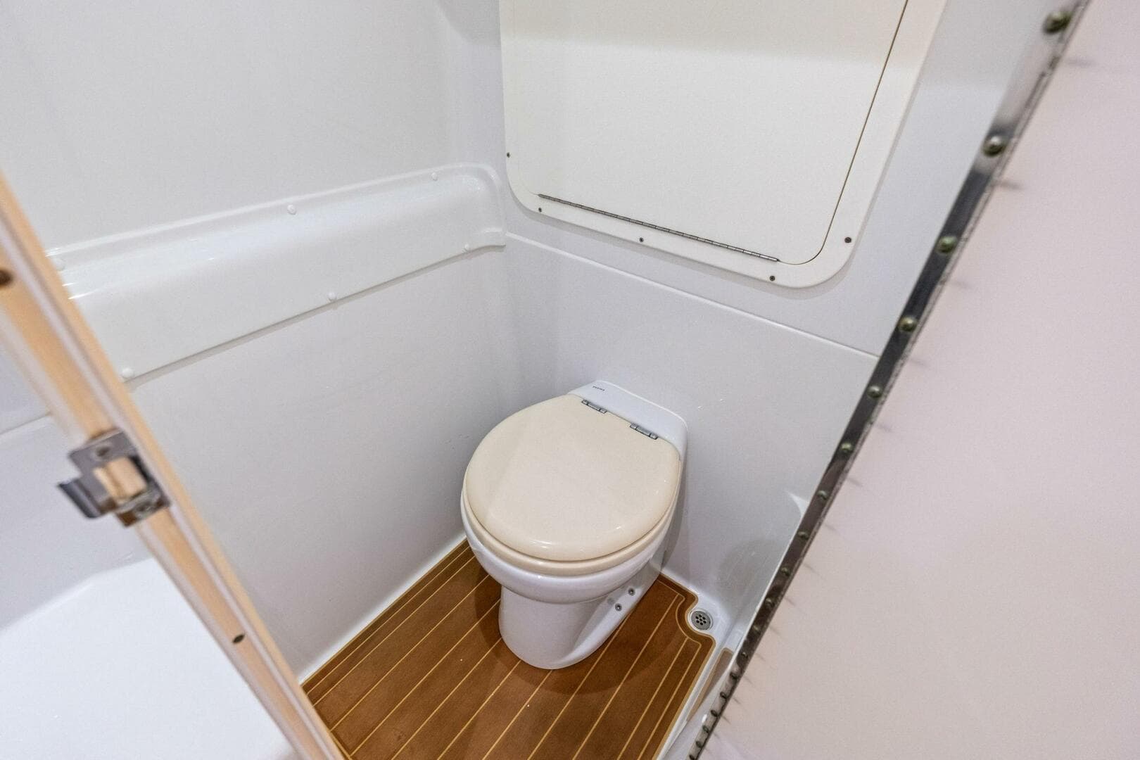 2017 Yellowfin 42 Offshore — photo 14