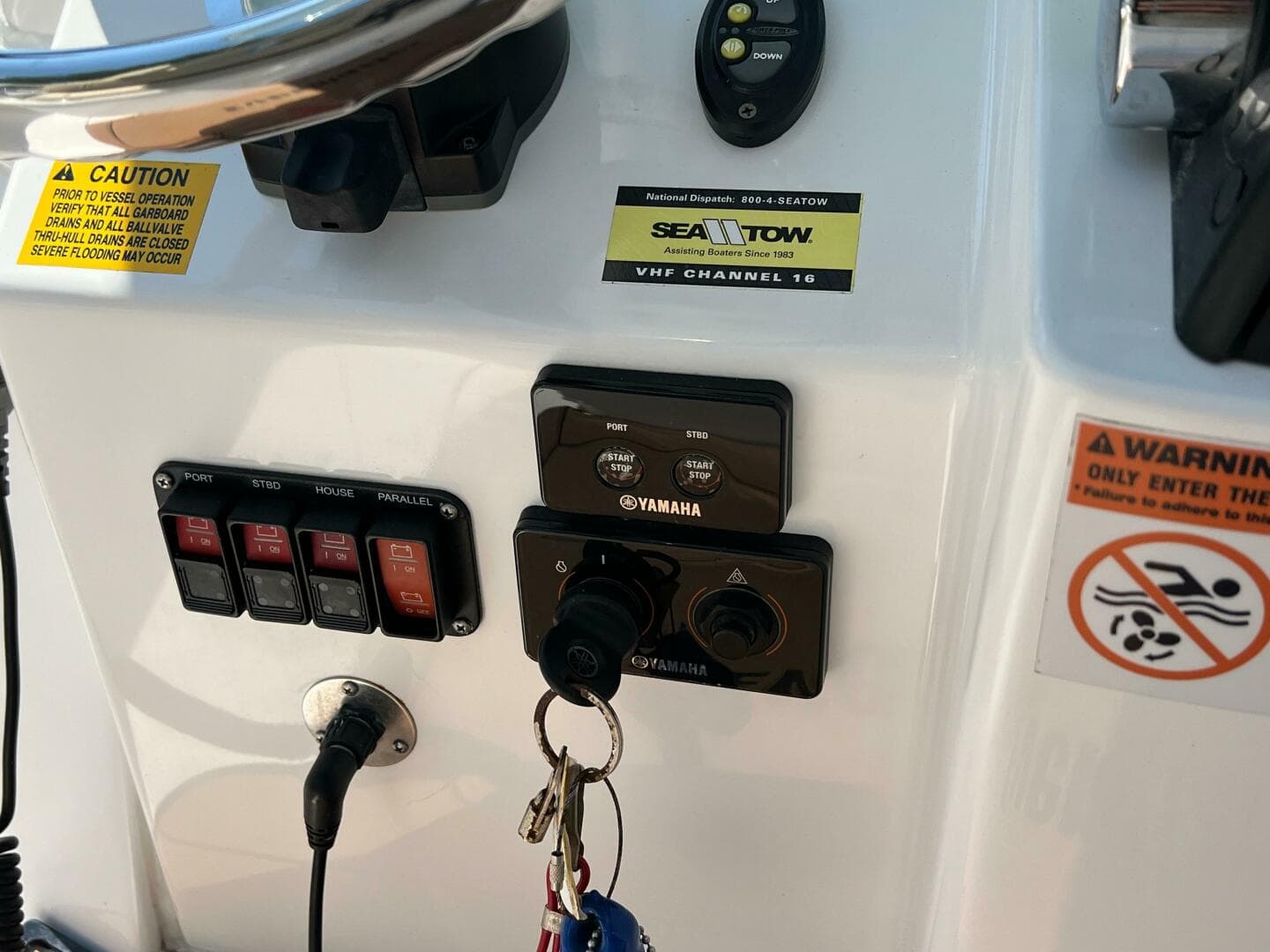 2019 Everglades 273 CC — photo 16