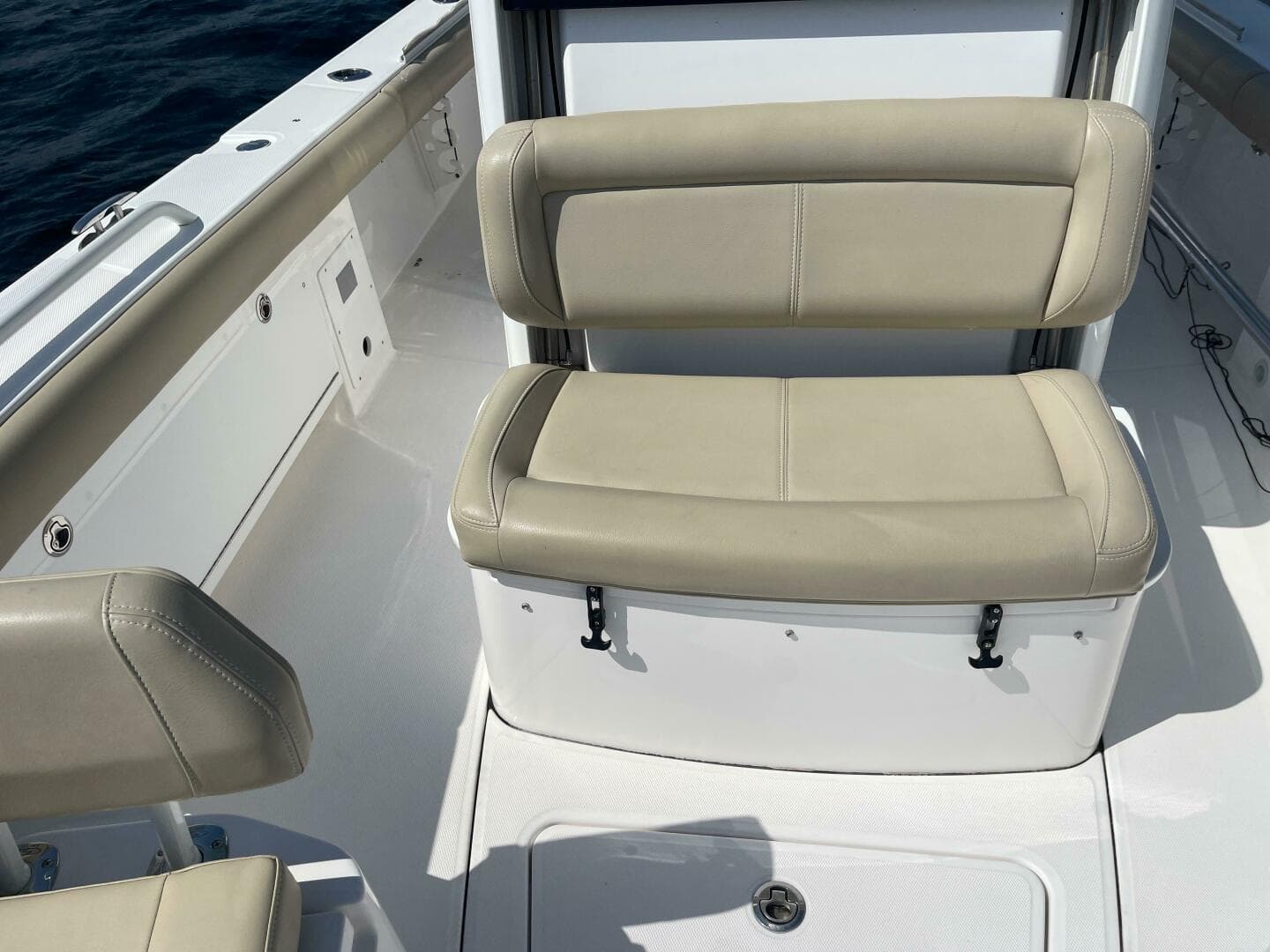 2019 Everglades 273 CC — photo 23