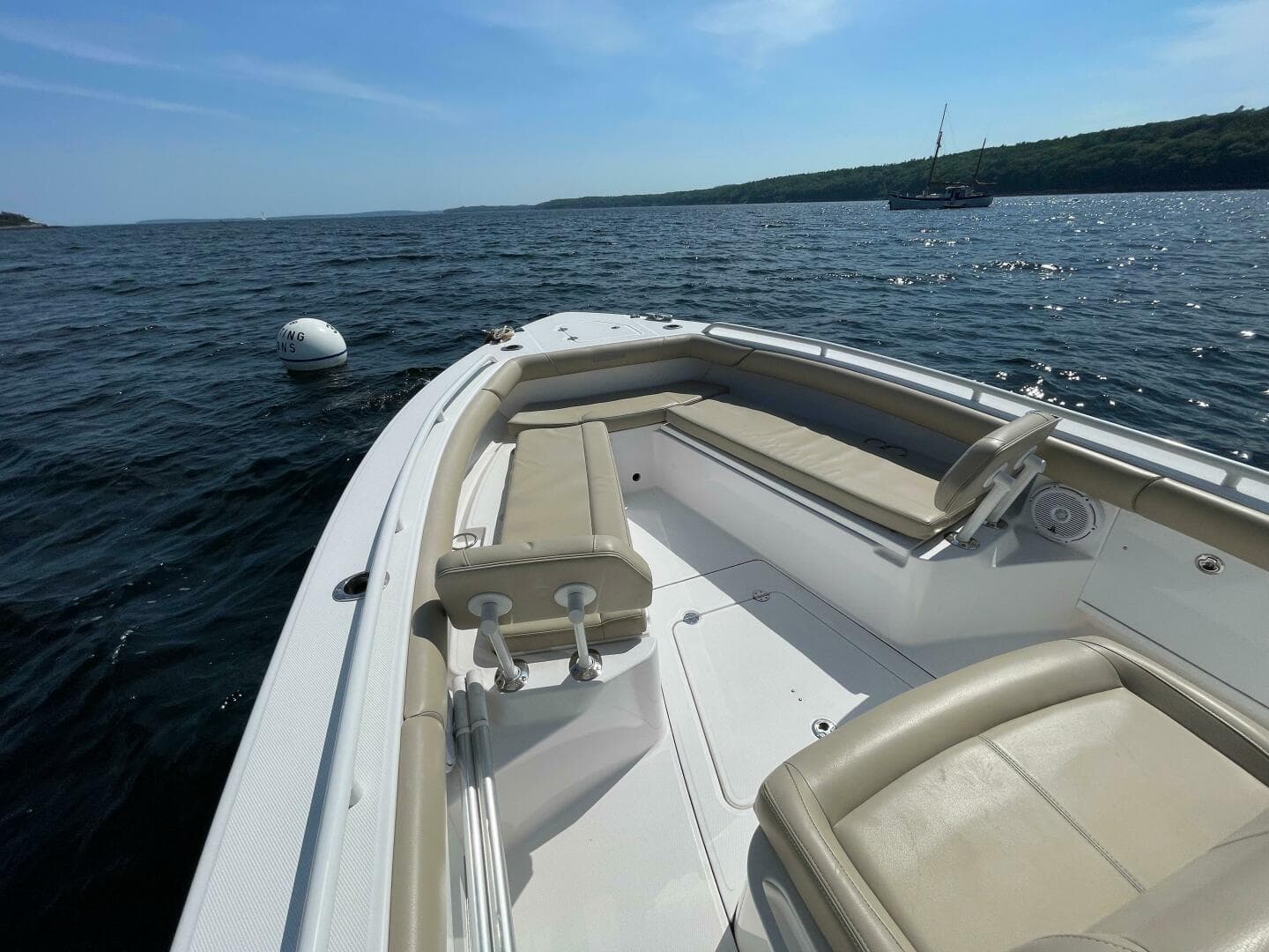 2019 Everglades 273 CC — photo 25