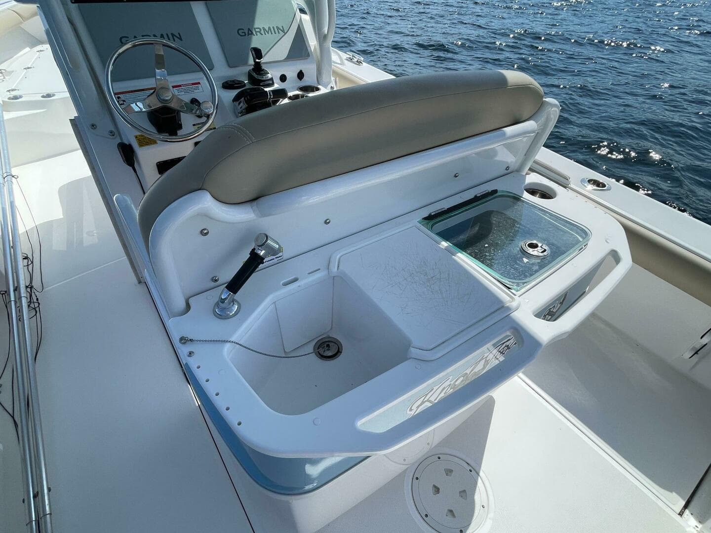 2019 Everglades 273 CC — photo 11