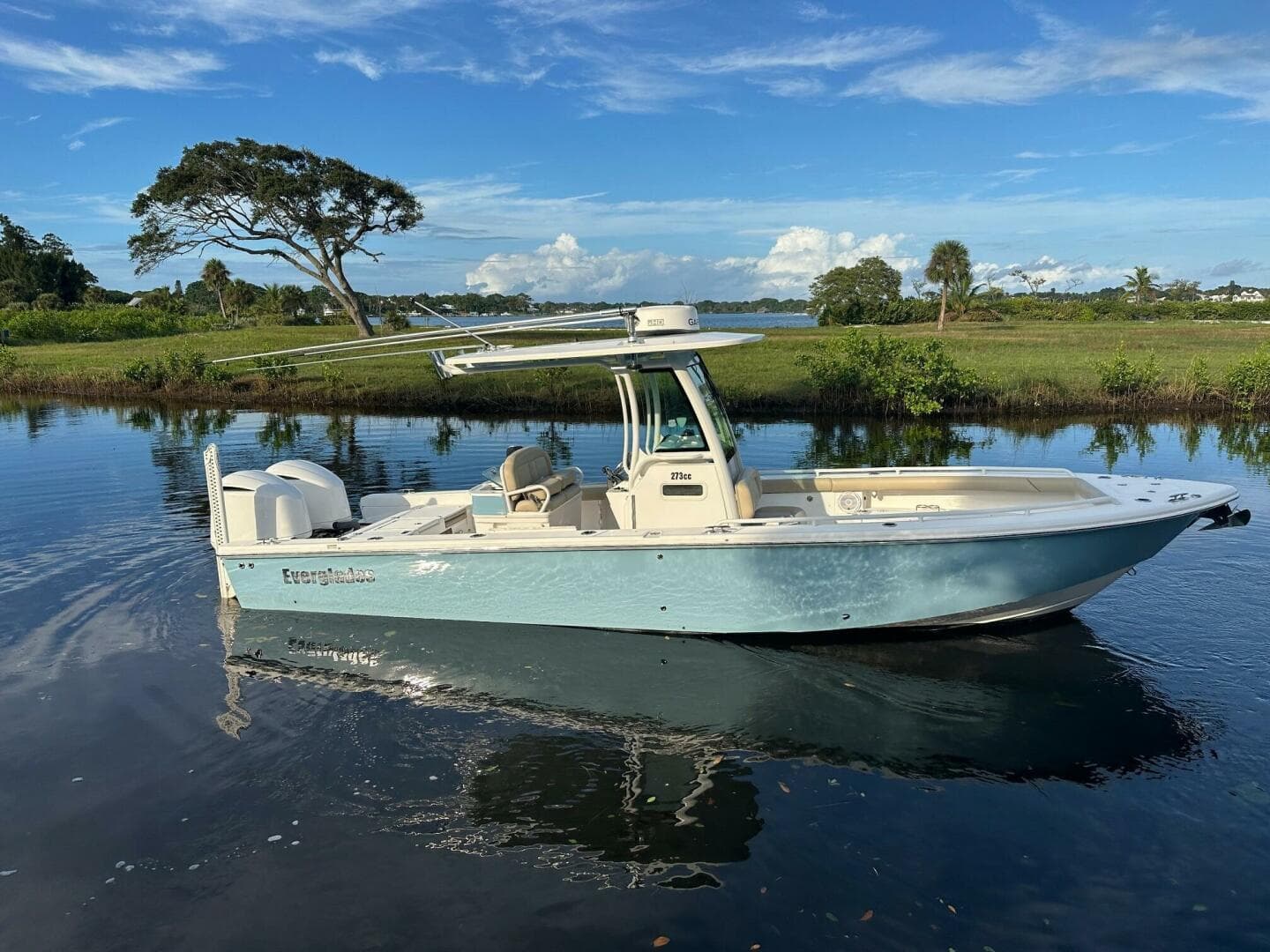 2019 Everglades 273 CC — photo 2