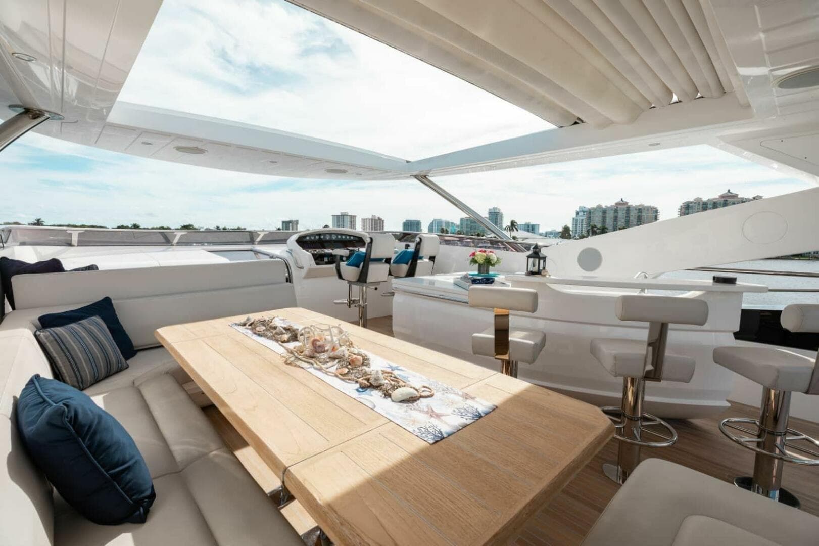 2018 Sunseeker 95 Yacht — photo 20