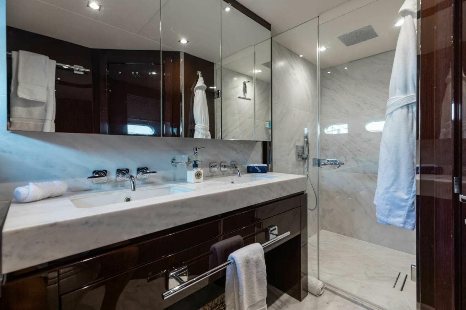 2018 Sunseeker 95 Yacht — photo 38