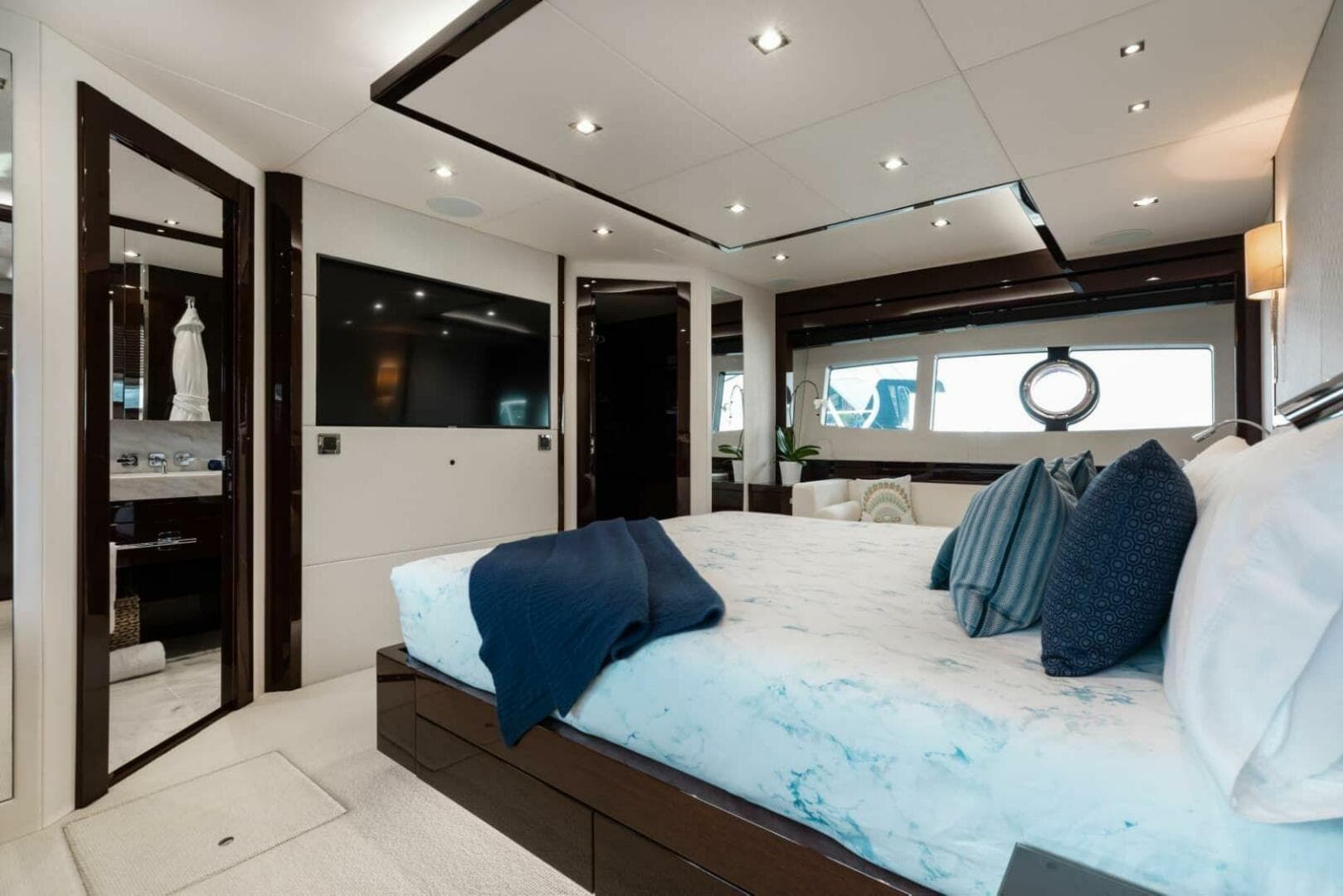 2018 Sunseeker 95 Yacht — photo 34