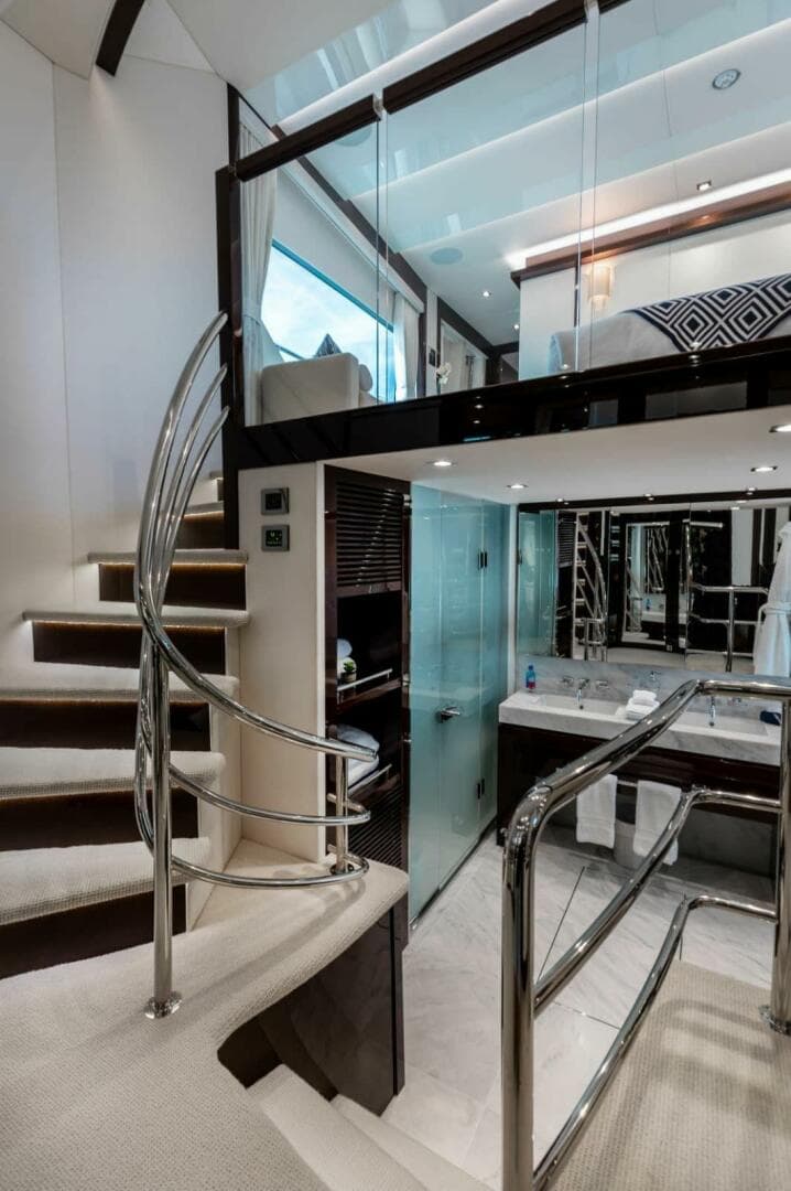 2018 Sunseeker 95 Yacht — photo 37