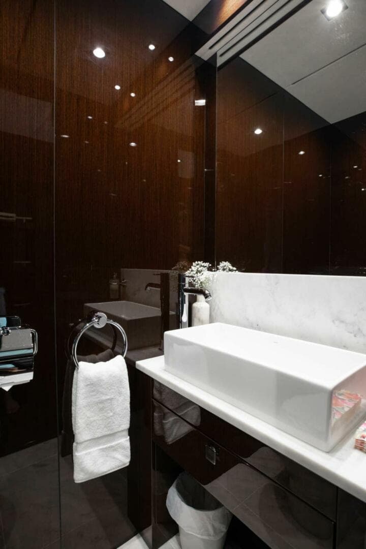 2018 Sunseeker 95 Yacht — photo 12