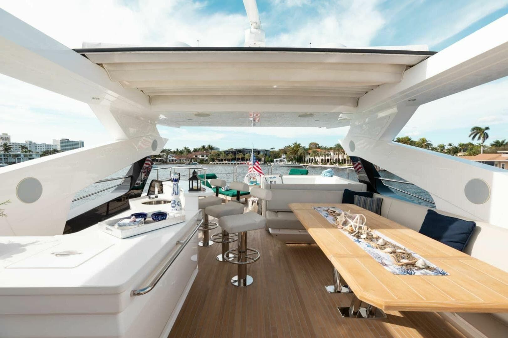 2018 Sunseeker 95 Yacht — photo 17