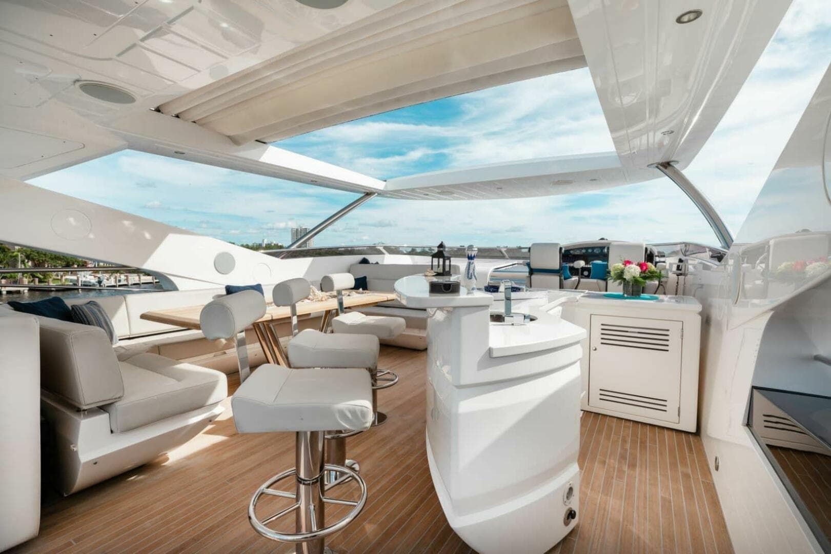 2018 Sunseeker 95 Yacht — photo 21