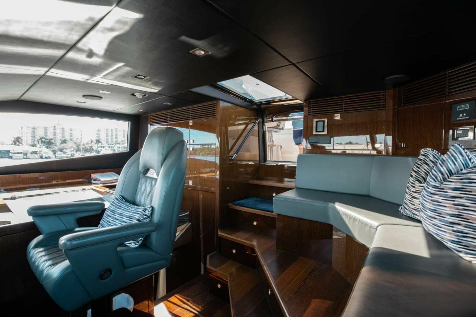 2018 Sunseeker 95 Yacht — photo 16