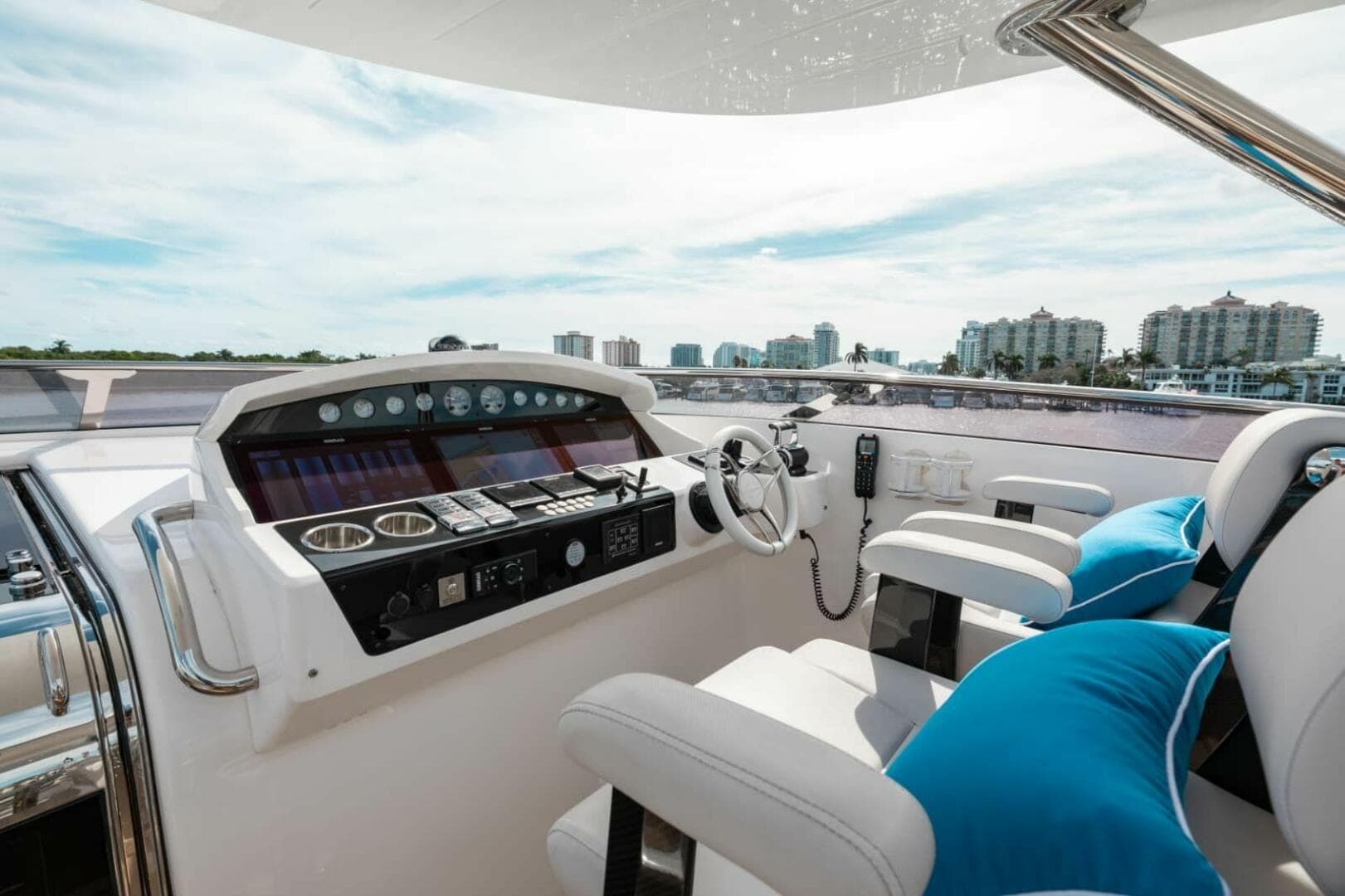 2018 Sunseeker 95 Yacht — photo 47