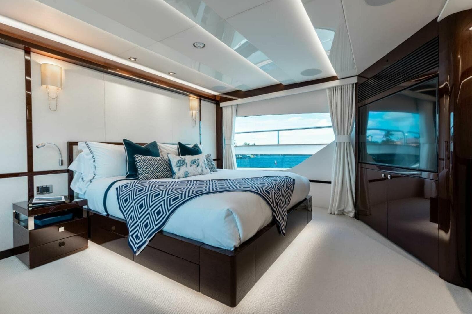 2018 Sunseeker 95 Yacht — photo 29