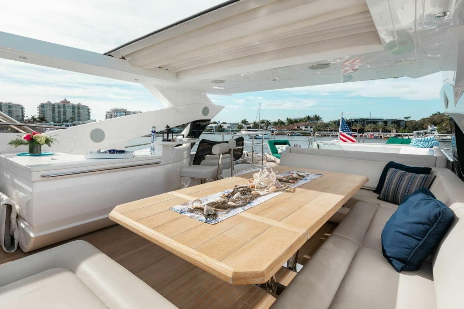 2018 Sunseeker 95 Yacht — photo 23