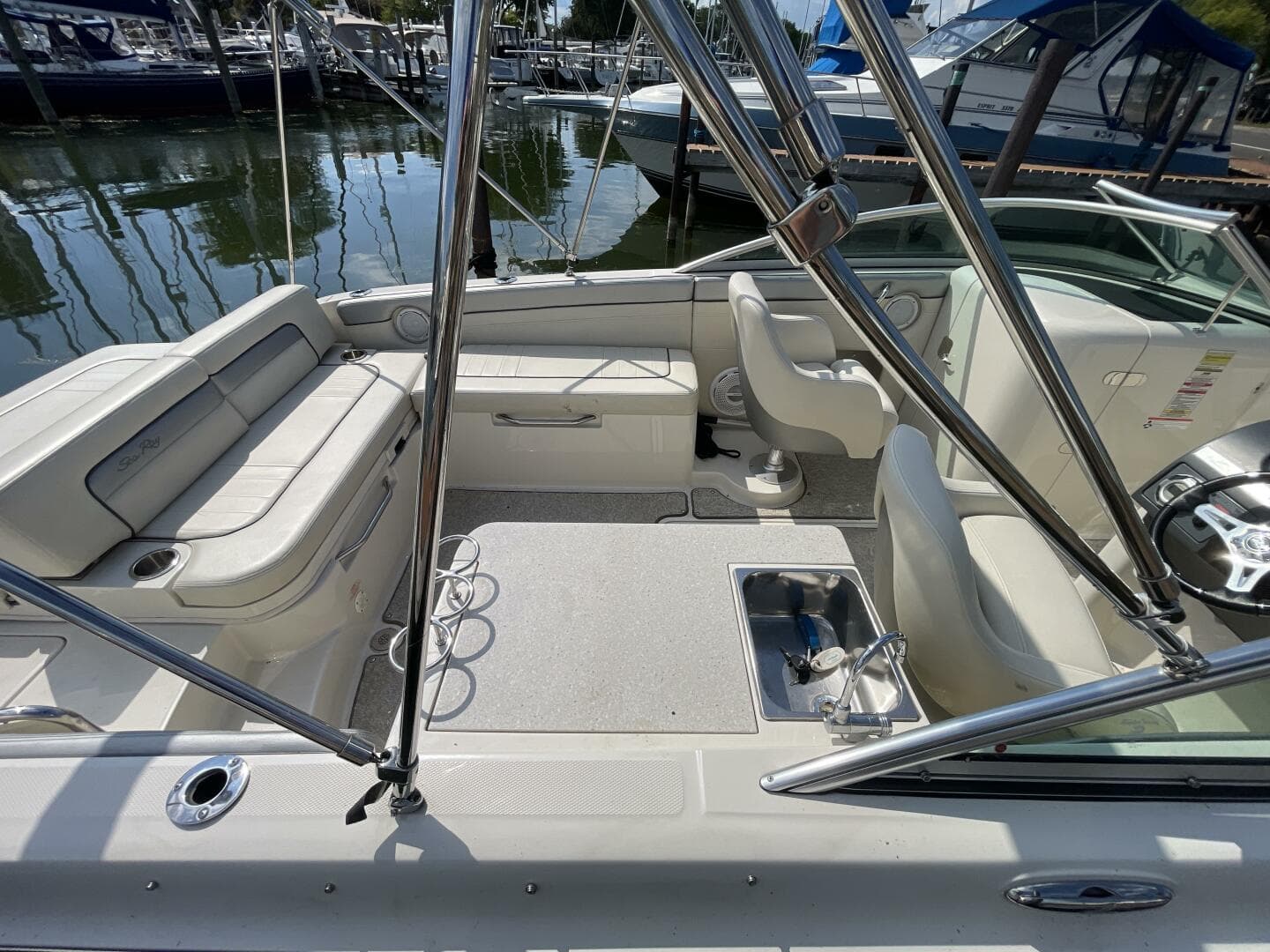 2010 Sea Ray 280 Sun Deck — photo 17