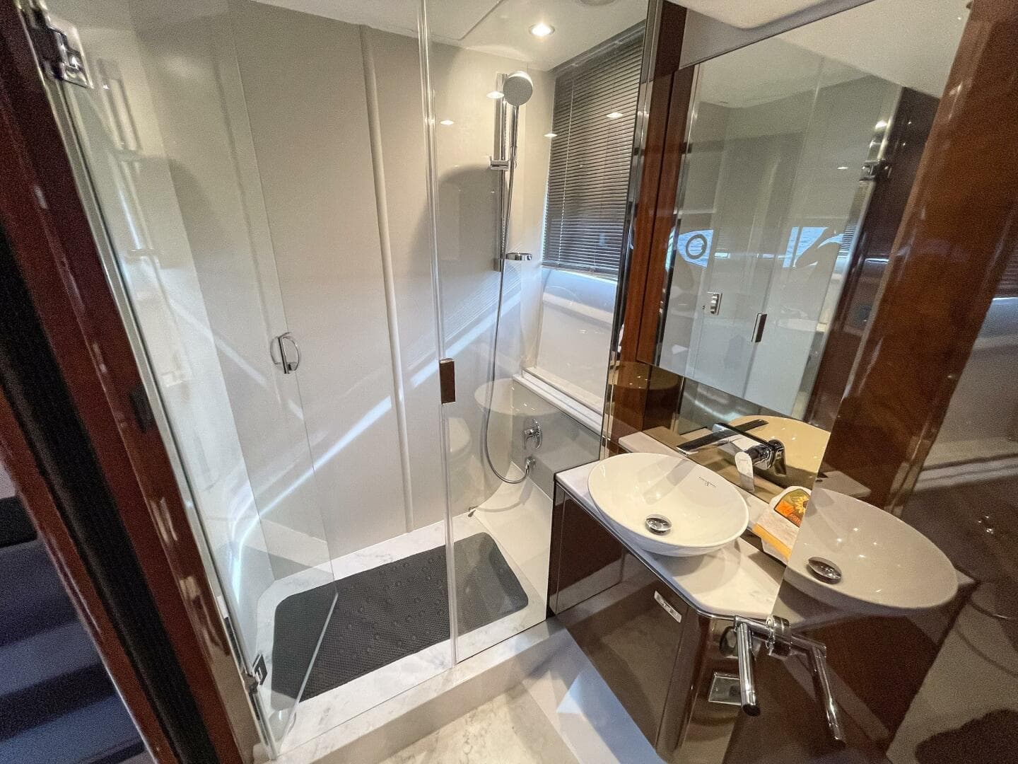 2022 Princess V50 — photo 30