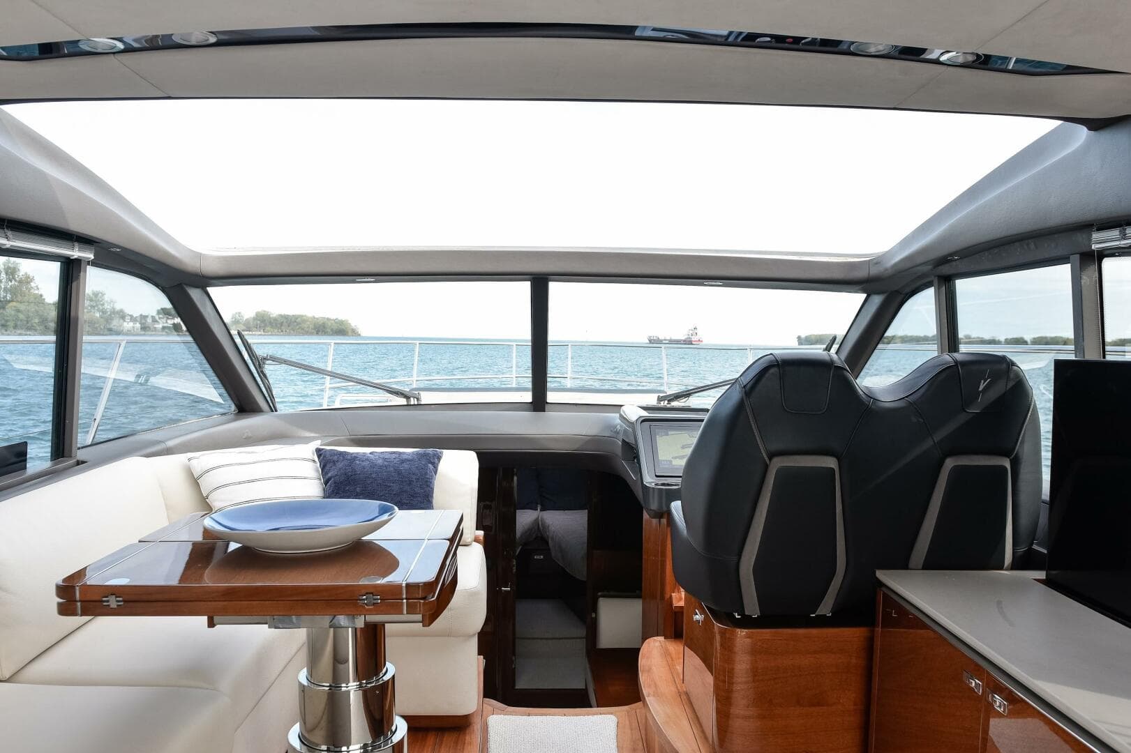 2022 Princess V50 — photo 17