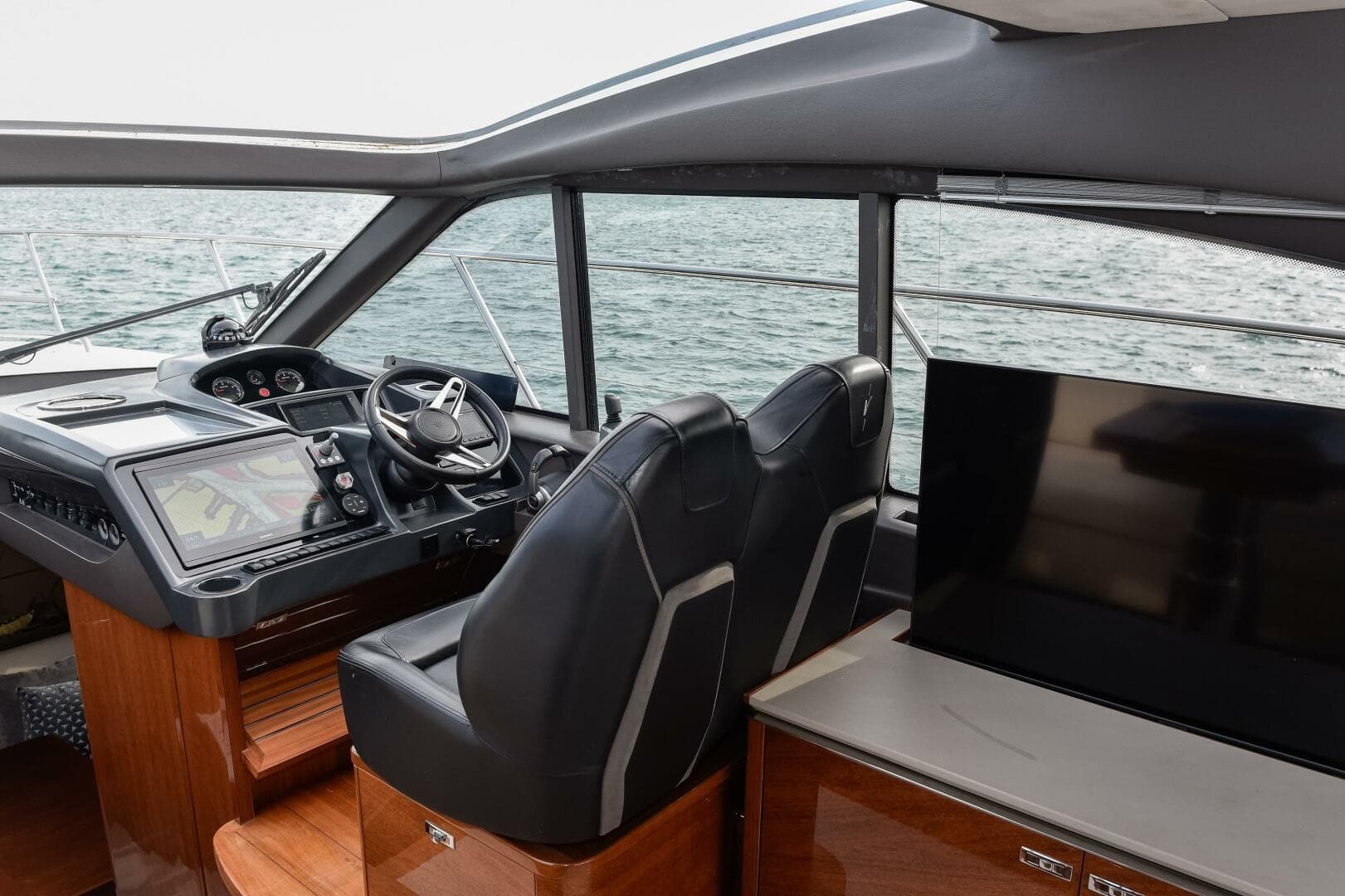 2022 Princess V50 — photo 14