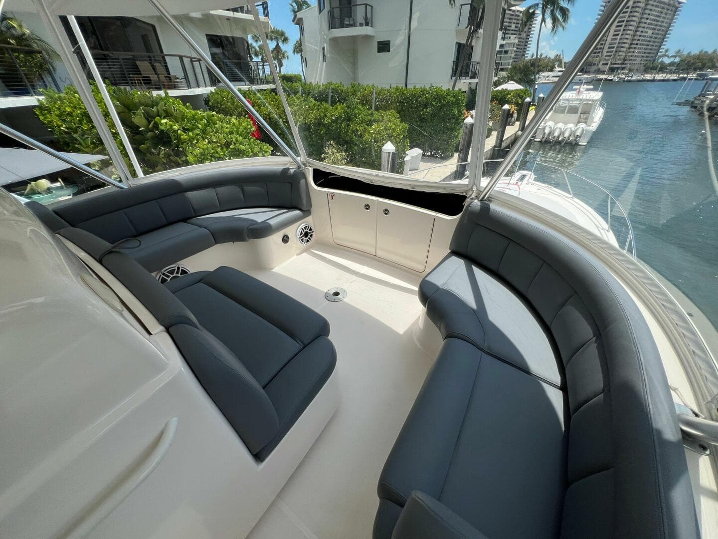 2015 Tiara Yachts 48 Convertible — photo 9