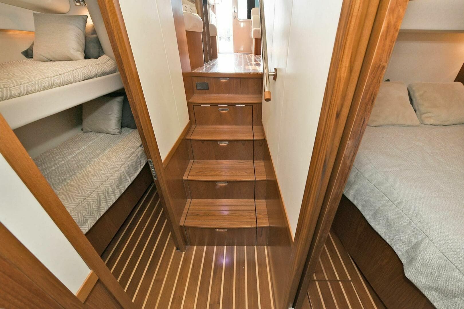 2015 Tiara Yachts 48 Convertible — photo 35