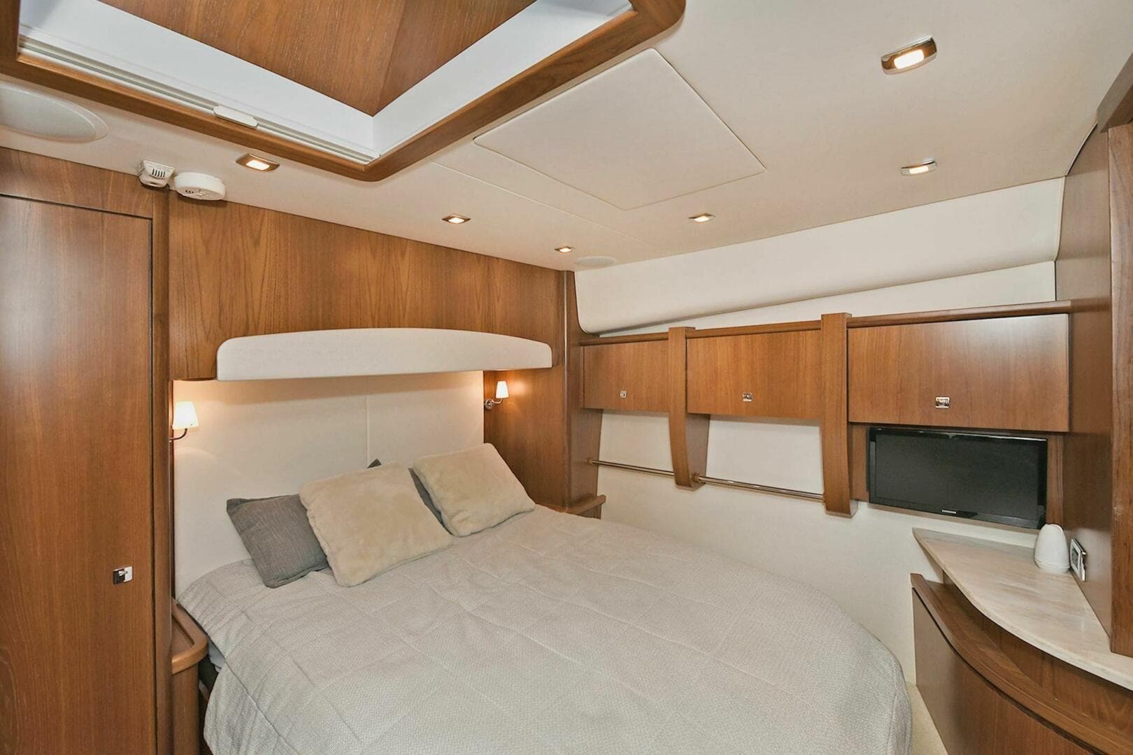 2015 Tiara Yachts 48 Convertible — photo 38