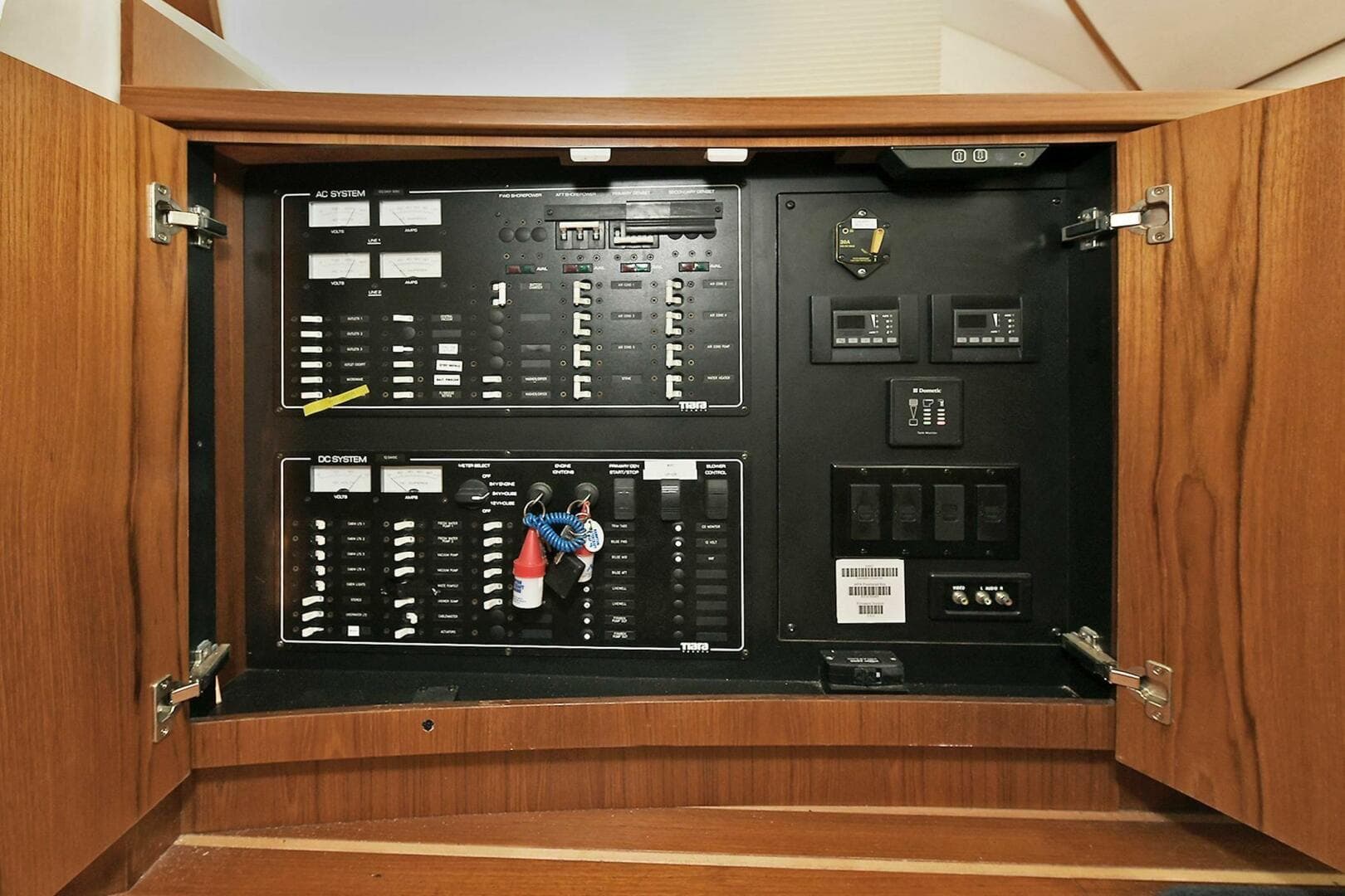 2015 Tiara Yachts 48 Convertible — photo 43