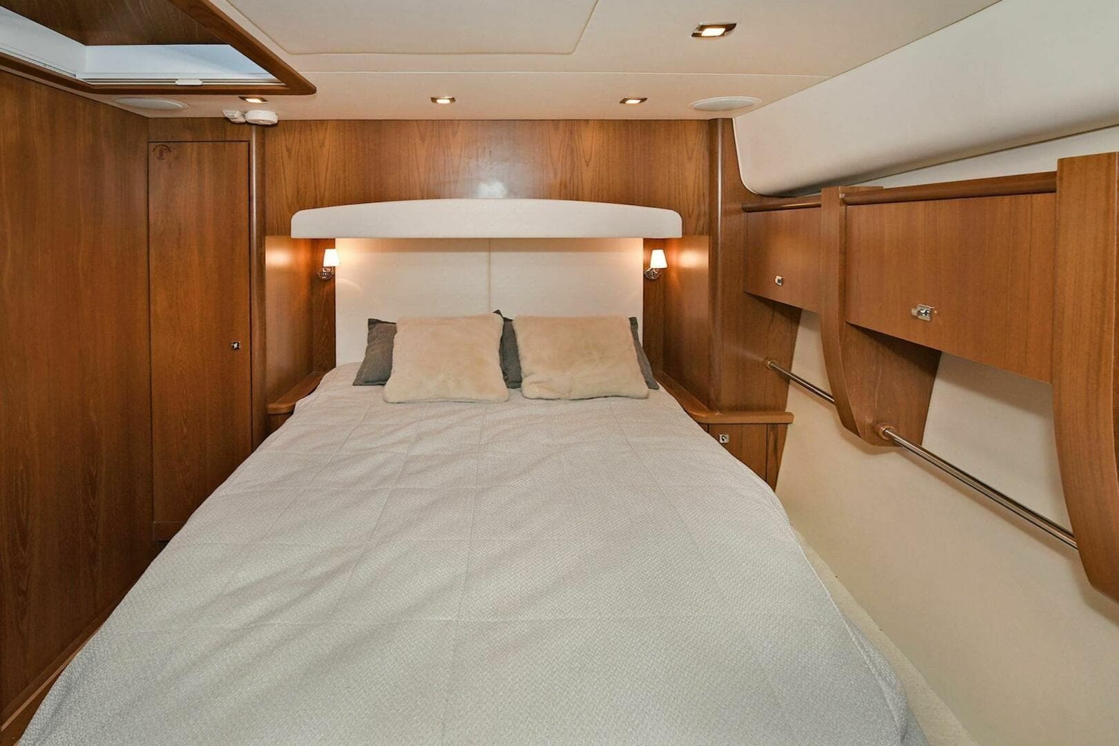 2015 Tiara Yachts 48 Convertible — photo 41