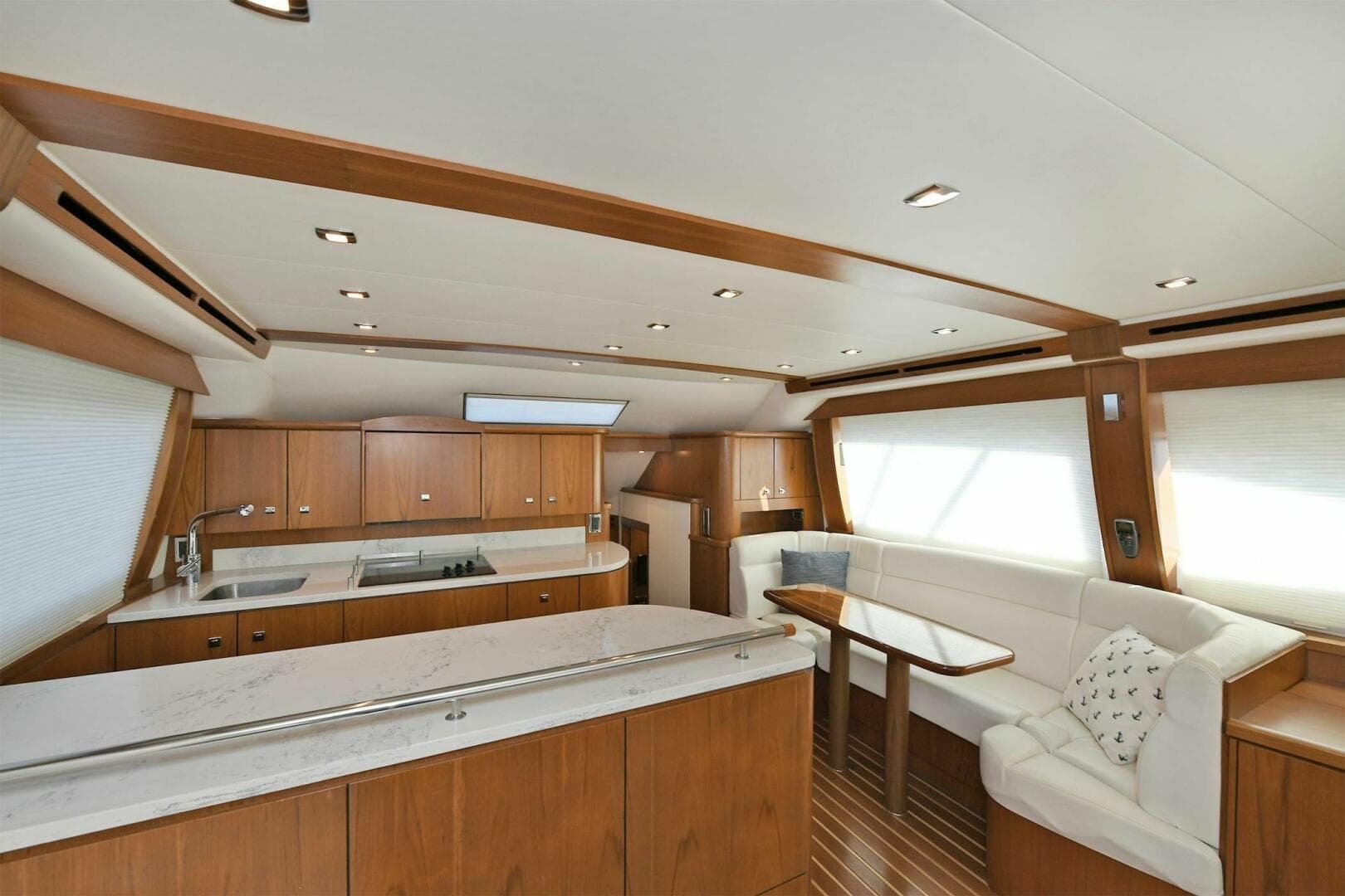 2015 Tiara Yachts 48 Convertible — photo 16