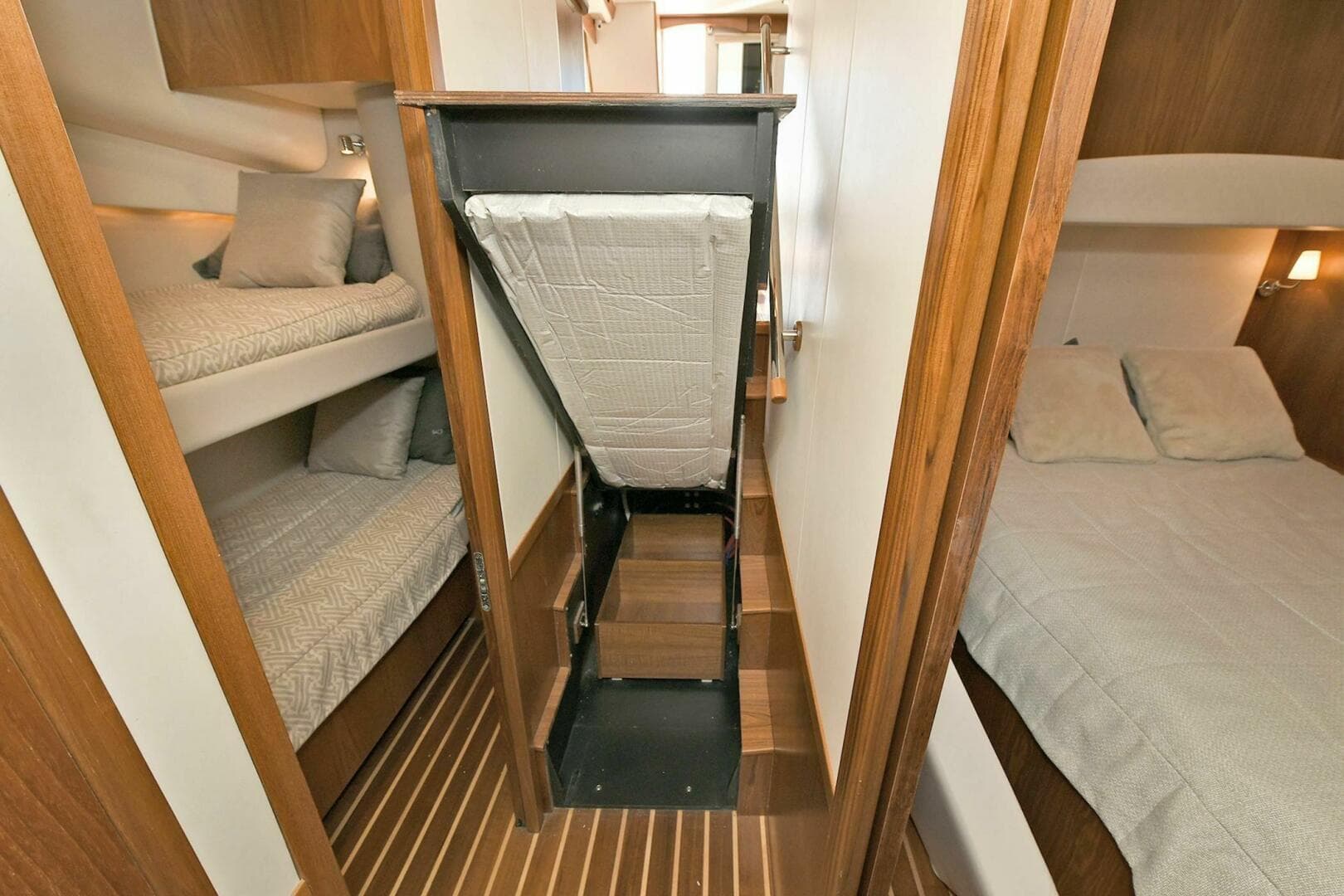 2015 Tiara Yachts 48 Convertible — photo 39