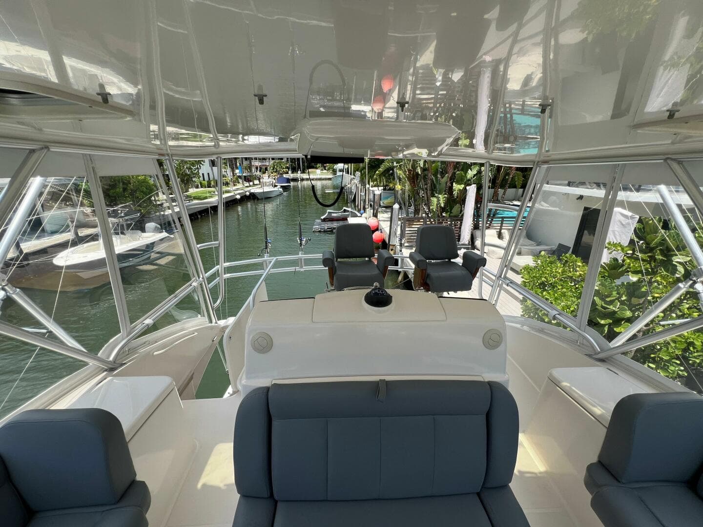 2015 Tiara Yachts 48 Convertible — photo 12