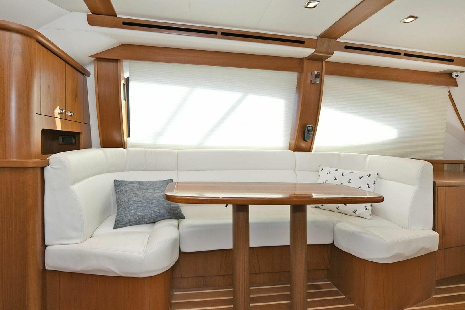 2015 Tiara Yachts 48 Convertible — photo 17