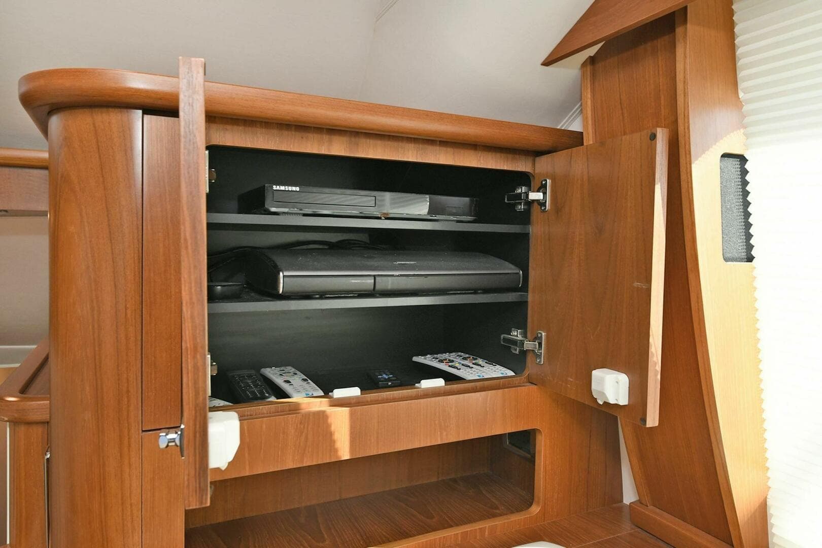 2015 Tiara Yachts 48 Convertible — photo 25