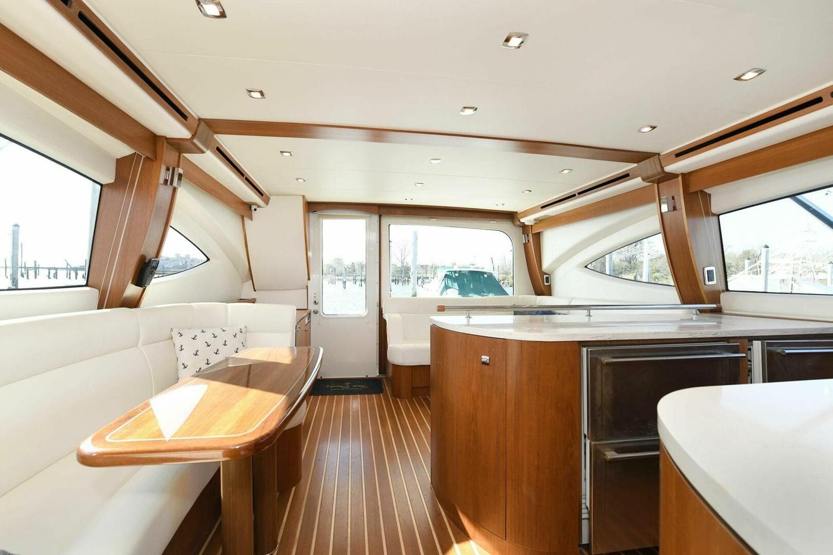 2015 Tiara Yachts 48 Convertible — photo 31