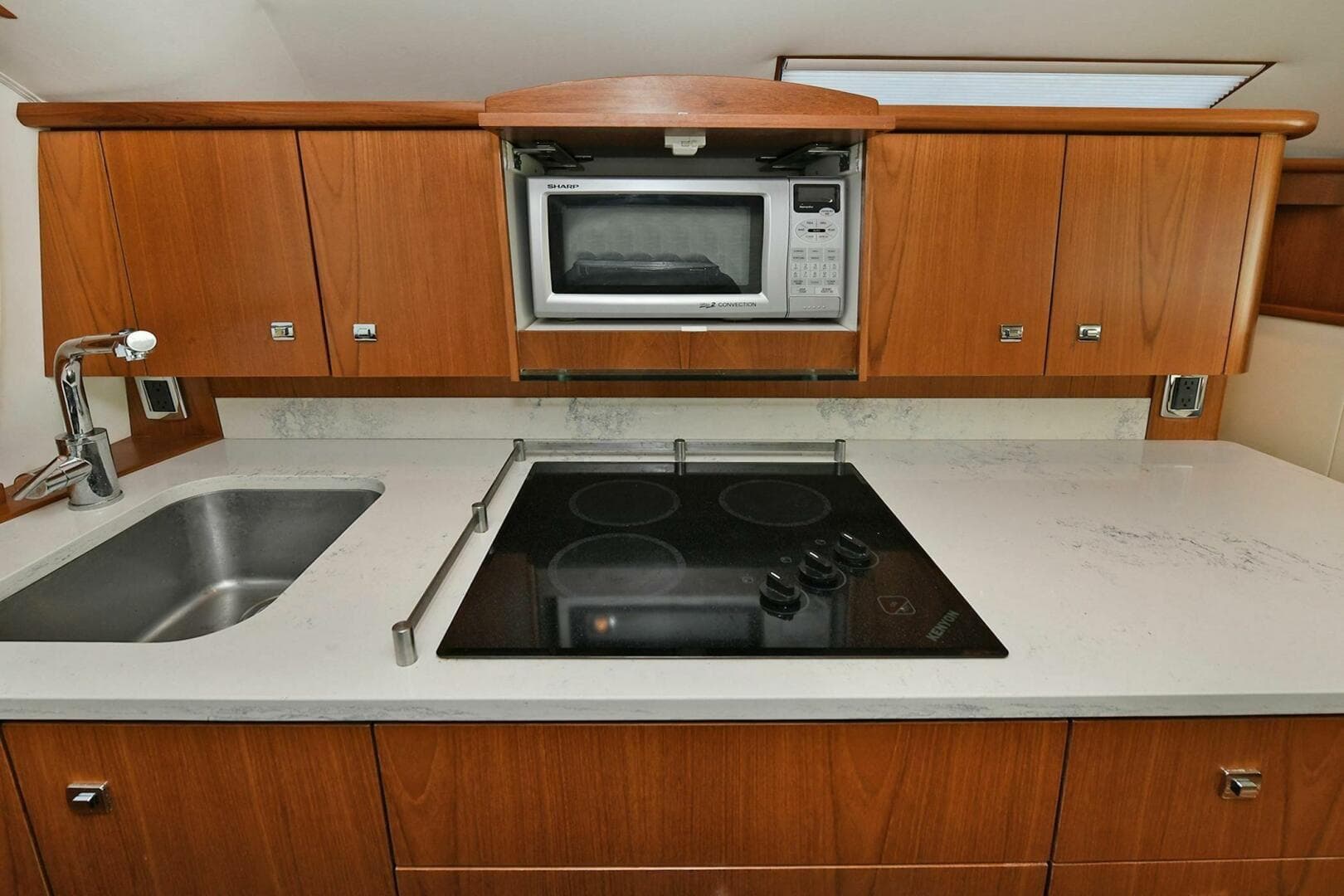 2015 Tiara Yachts 48 Convertible — photo 32