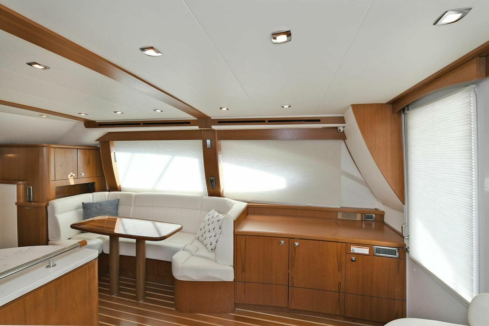 2015 Tiara Yachts 48 Convertible — photo 24
