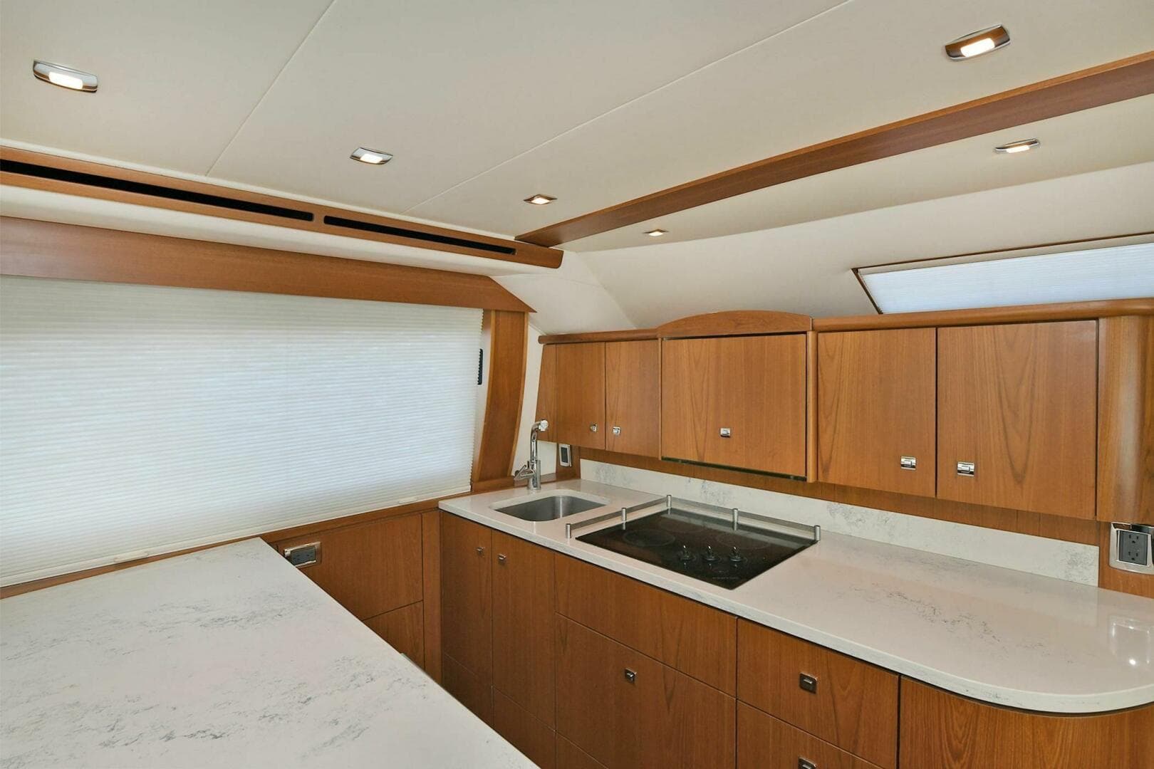 2015 Tiara Yachts 48 Convertible — photo 15