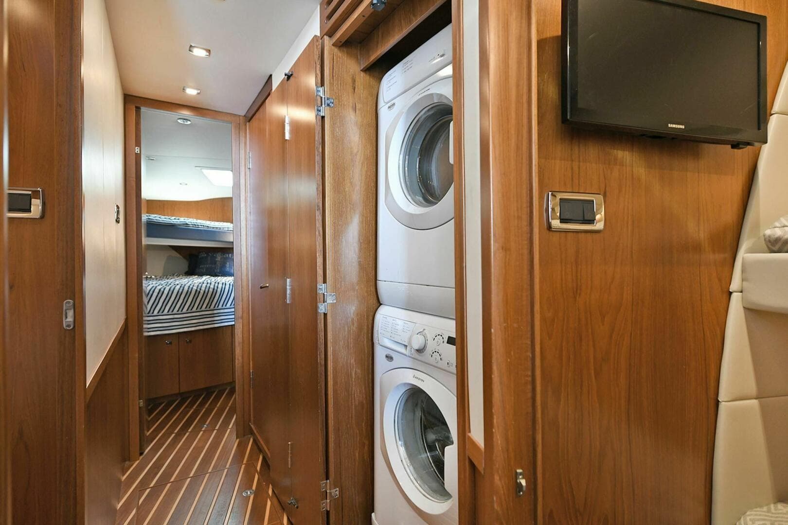 2015 Tiara Yachts 48 Convertible — photo 33