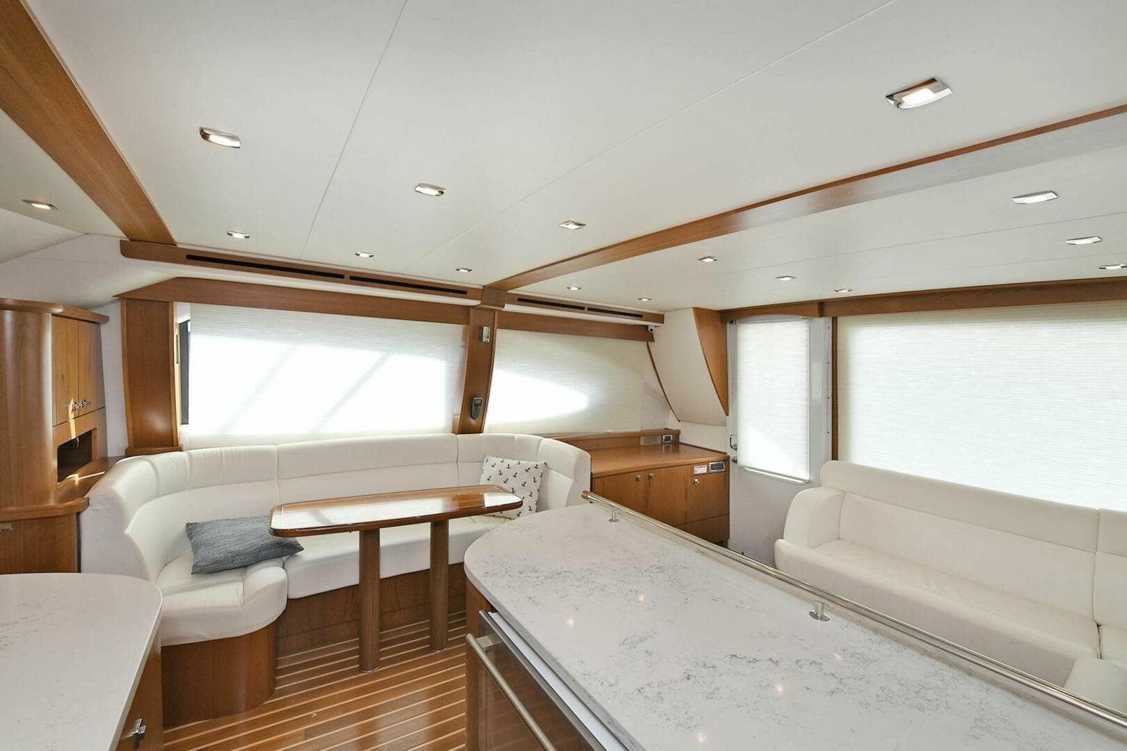 2015 Tiara Yachts 48 Convertible — photo 28