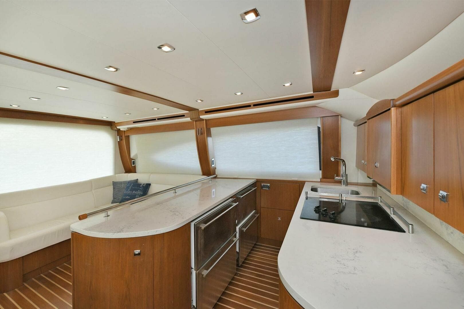 2015 Tiara Yachts 48 Convertible — photo 30
