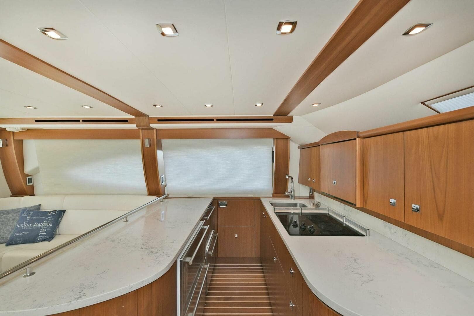 2015 Tiara Yachts 48 Convertible — photo 21