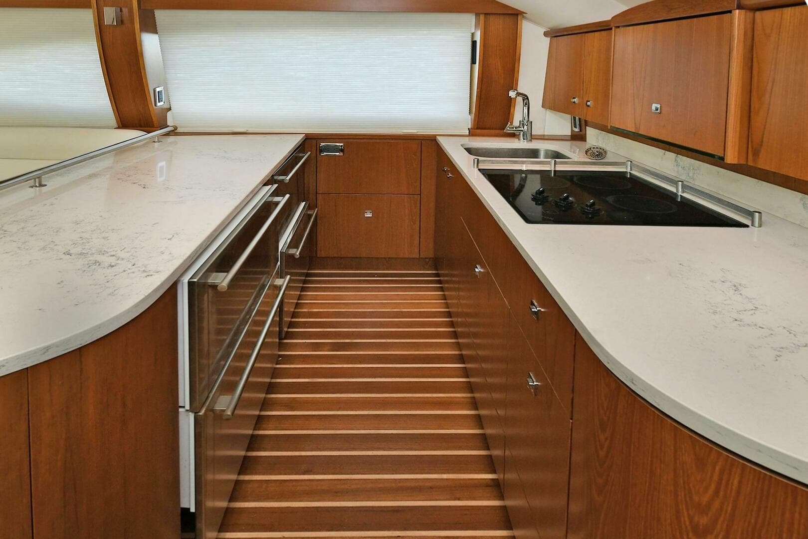 2015 Tiara Yachts 48 Convertible — photo 34