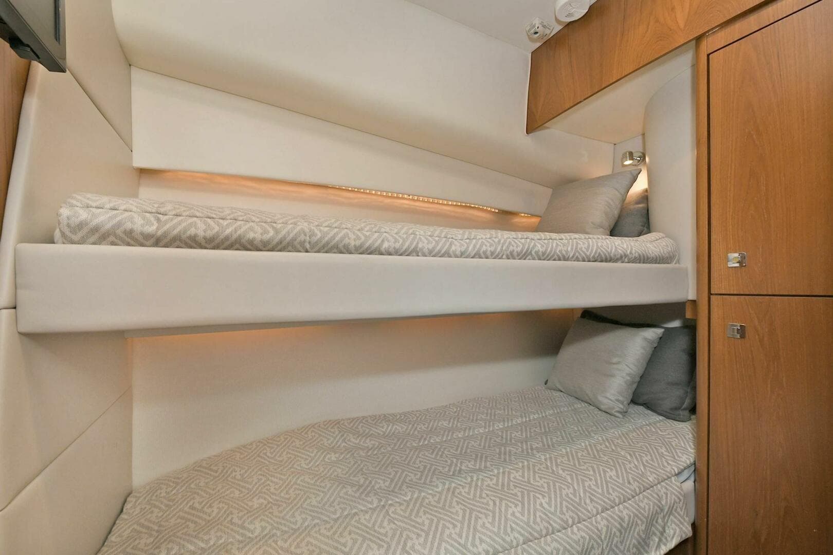 2015 Tiara Yachts 48 Convertible — photo 40