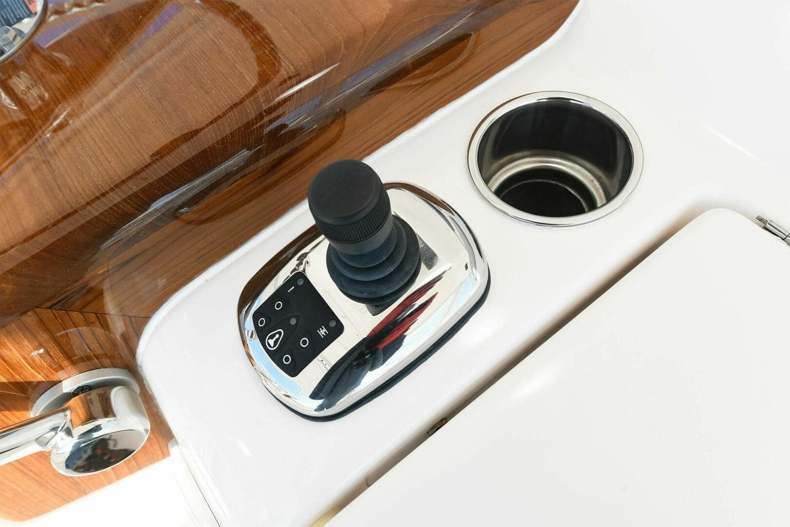 2015 Tiara Yachts 48 Convertible — photo 22