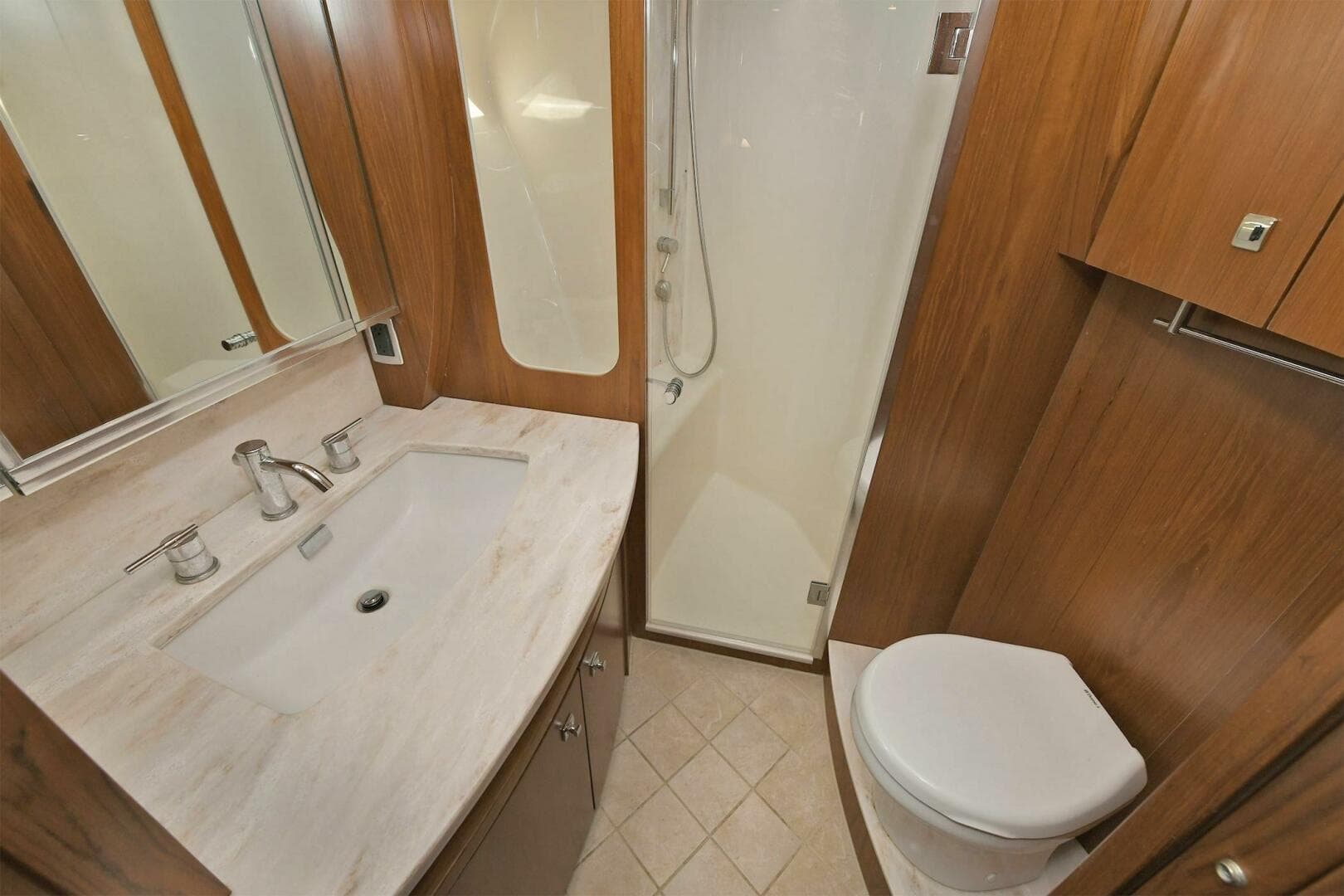 2015 Tiara Yachts 48 Convertible — photo 42