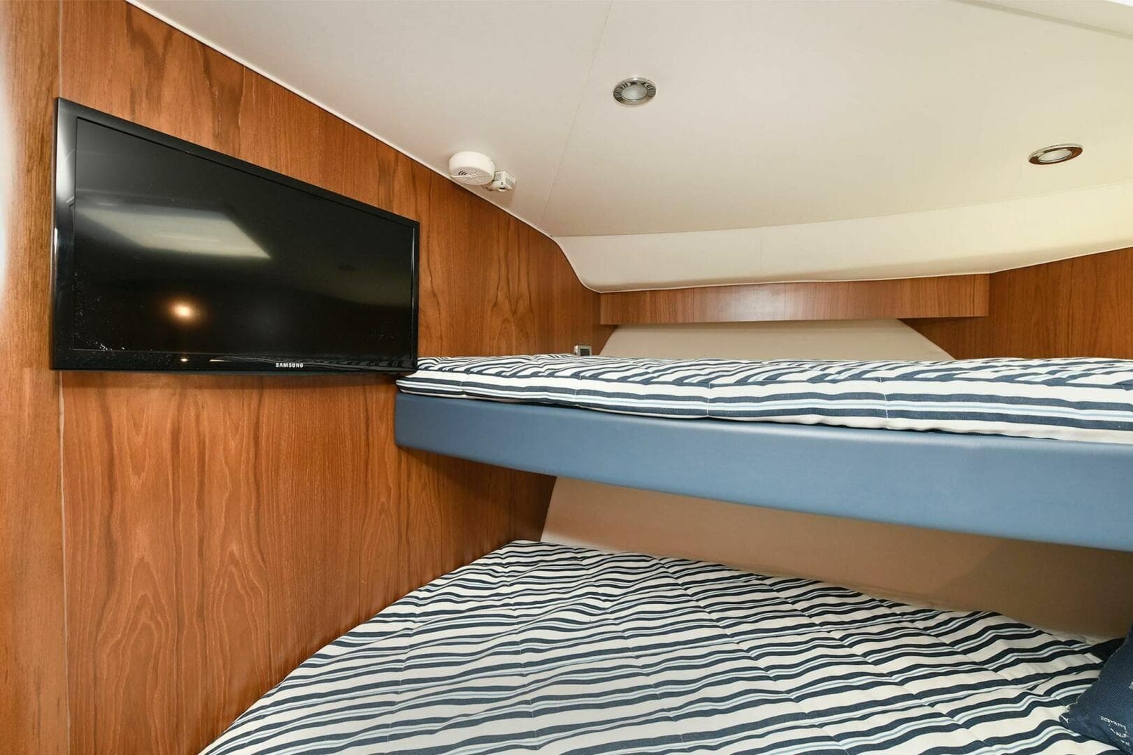 2015 Tiara Yachts 48 Convertible — photo 37