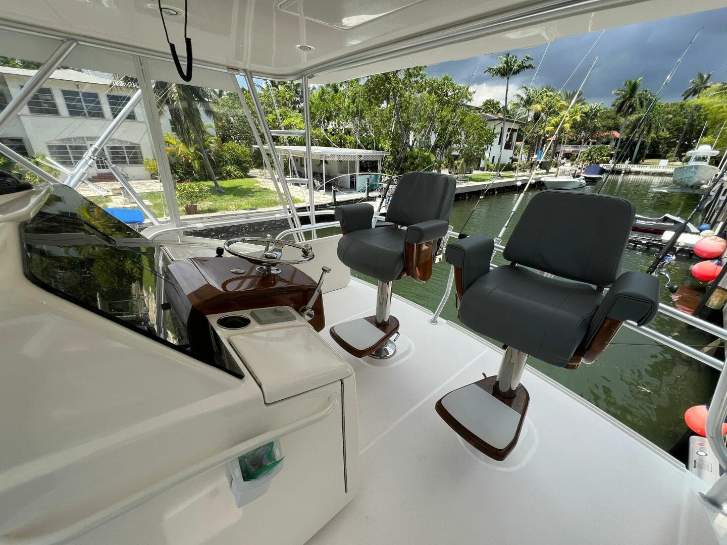 2015 Tiara Yachts 48 Convertible — photo 26