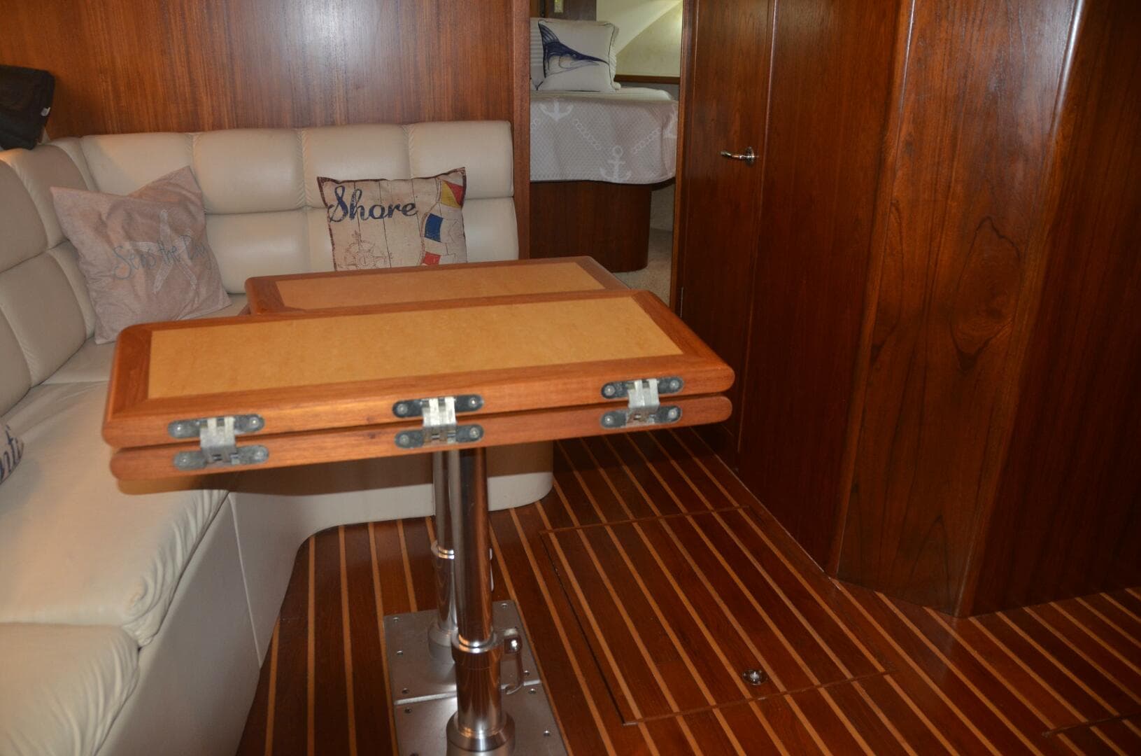 2001 Tiara Yachts 4100 Open — photo 6