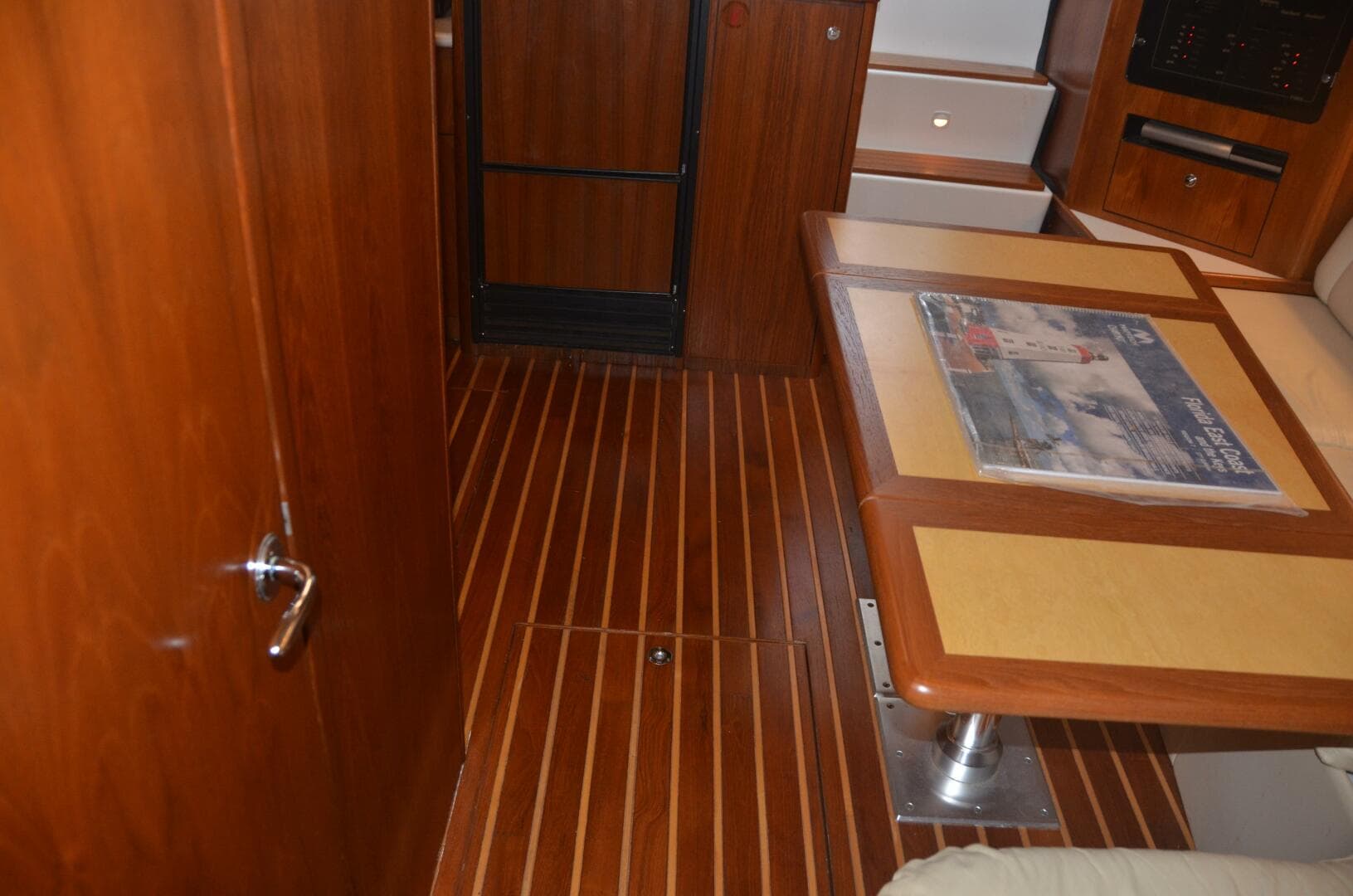 2001 Tiara Yachts 4100 Open — photo 5