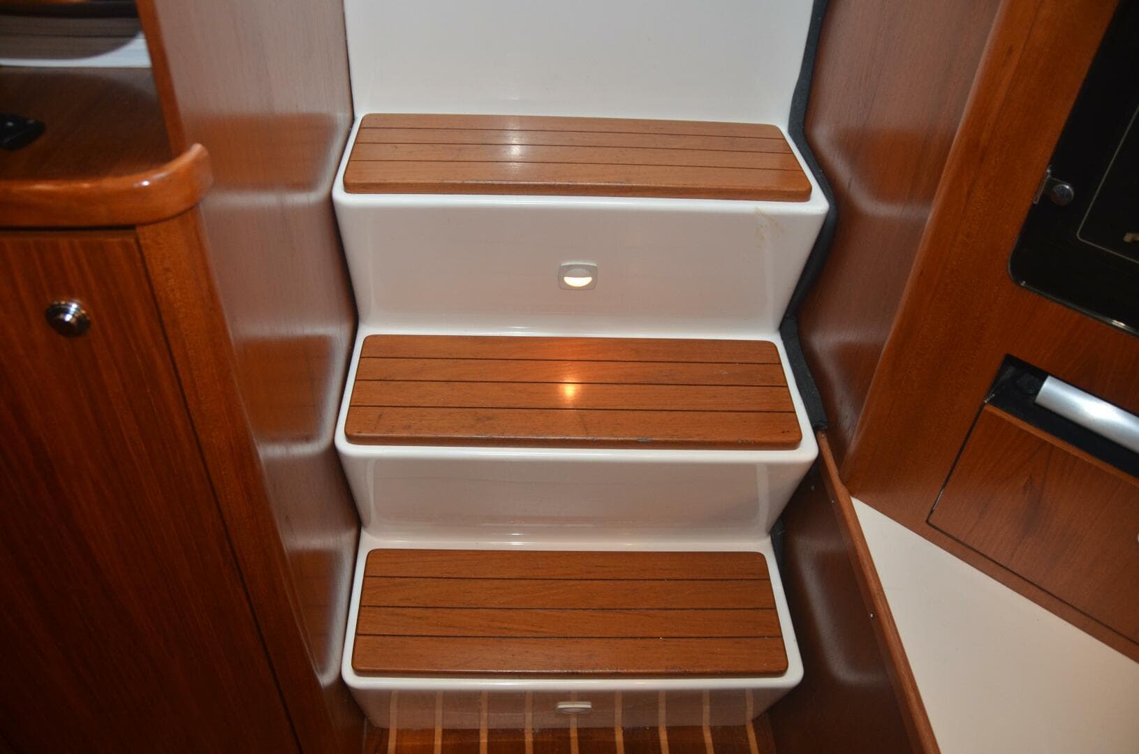 2001 Tiara Yachts 4100 Open — photo 3