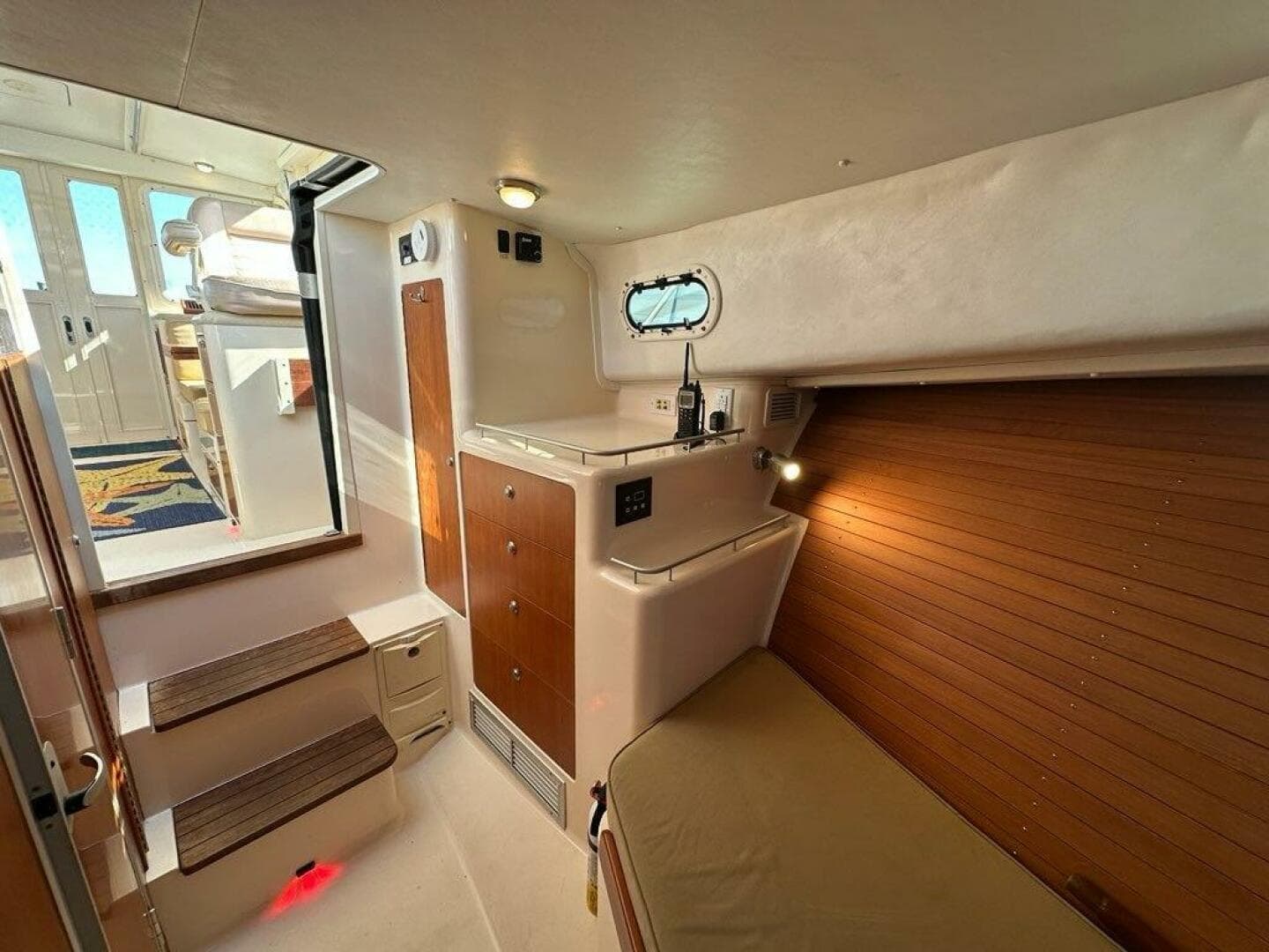 2002 True North 38 Heritage — photo 21